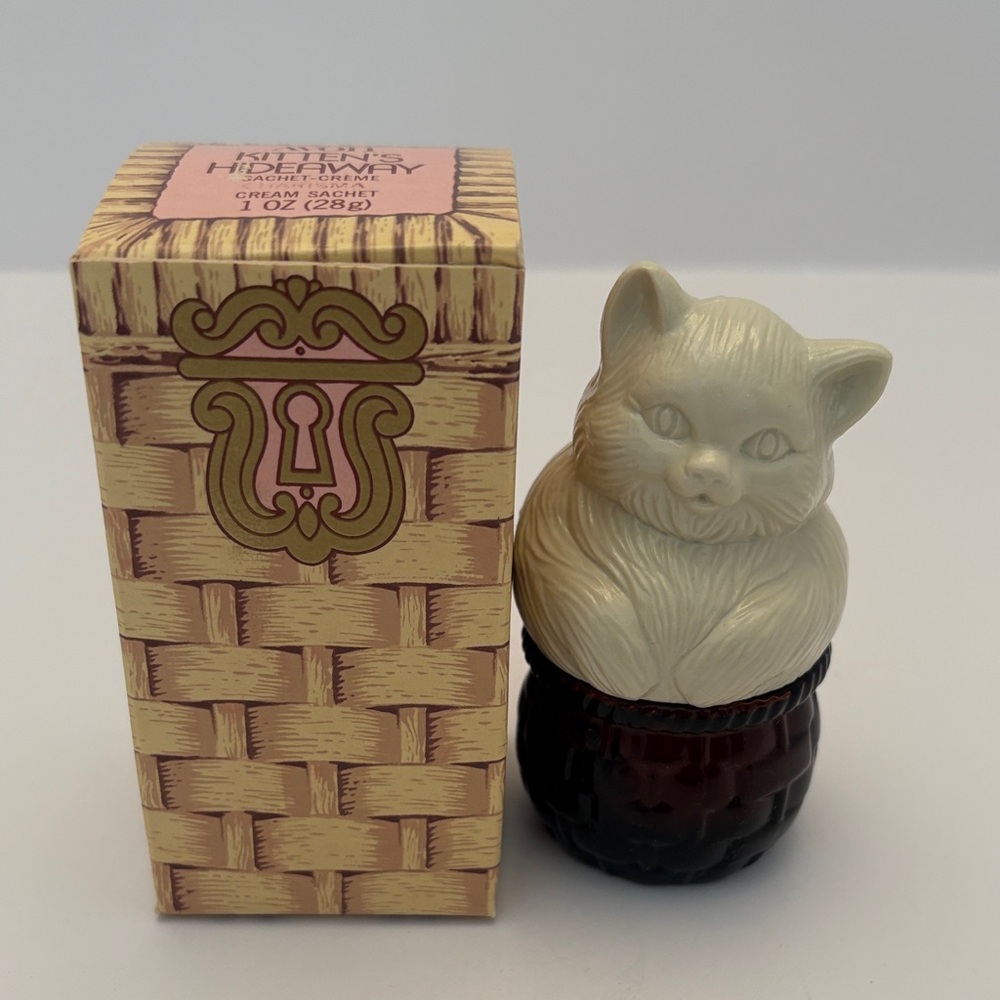 VTG Aron Kitten's Hideaway Charisma Cream Sachet